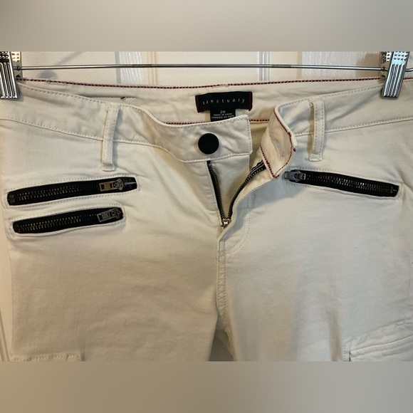 Sanctuary women’s size 29 cream cargo crop pants with black zippers accents. - Picture 4 of 8